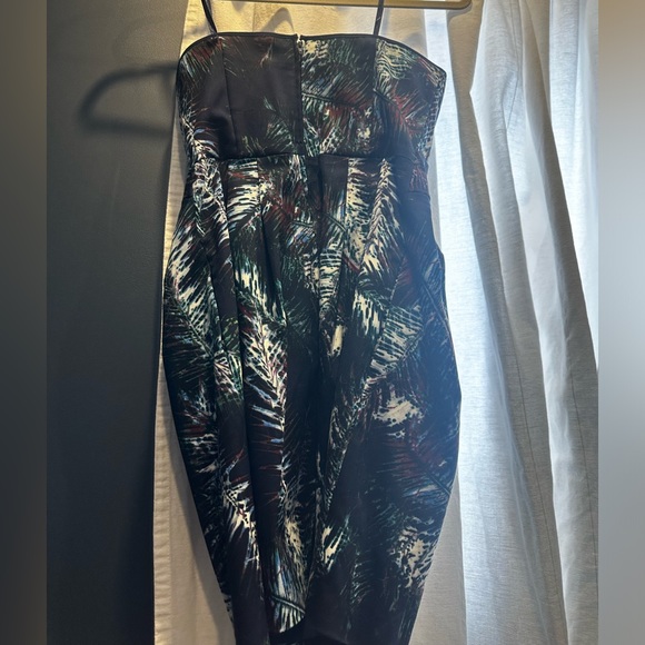 Size 4 Club Monaco strapless mini dress. Only worn once! - Picture 7 of 8